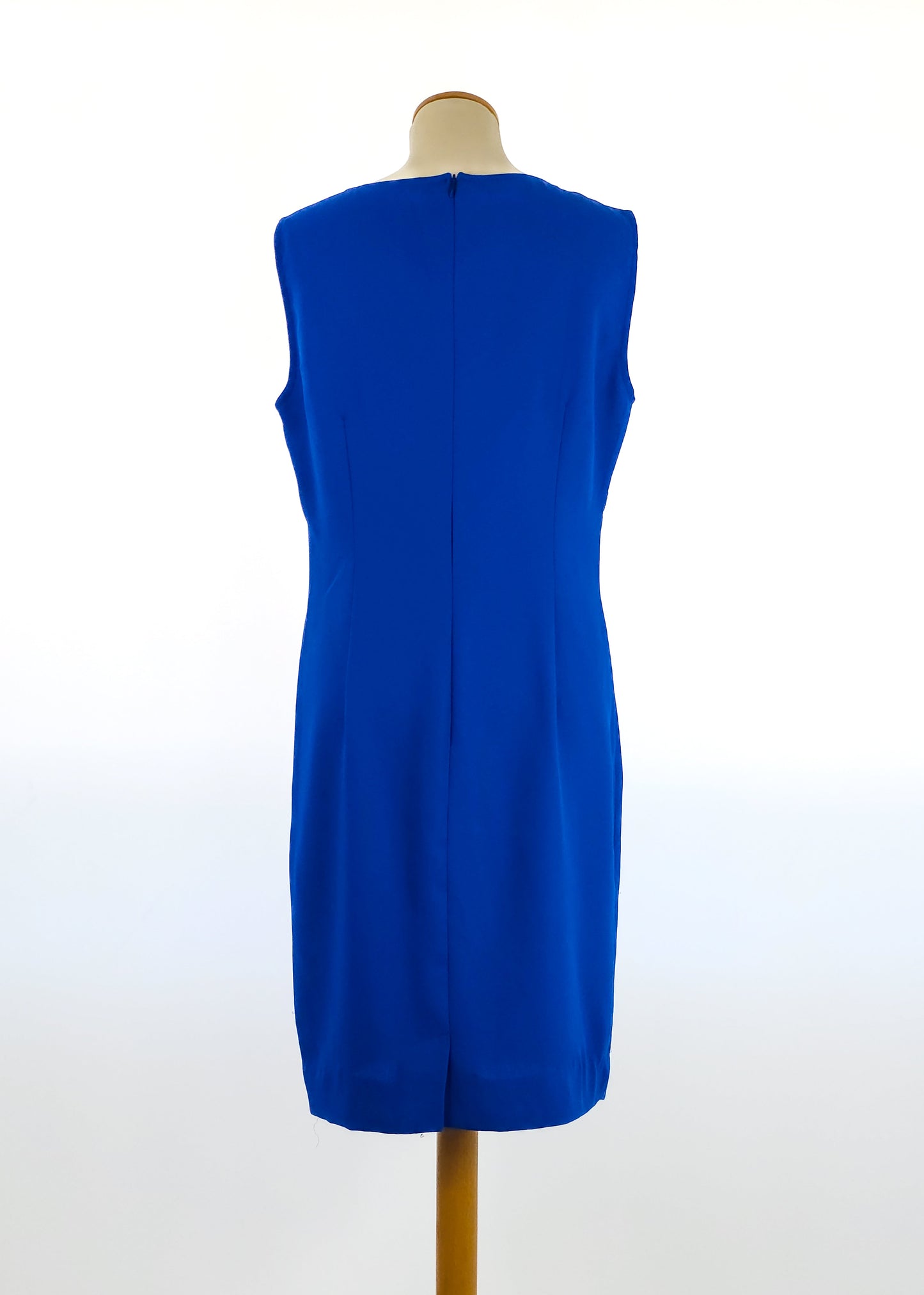 Blue sleeveless knee-length dress on a mannequin, viewed from the back against a white background. The dress features a simple, straight silhouette.